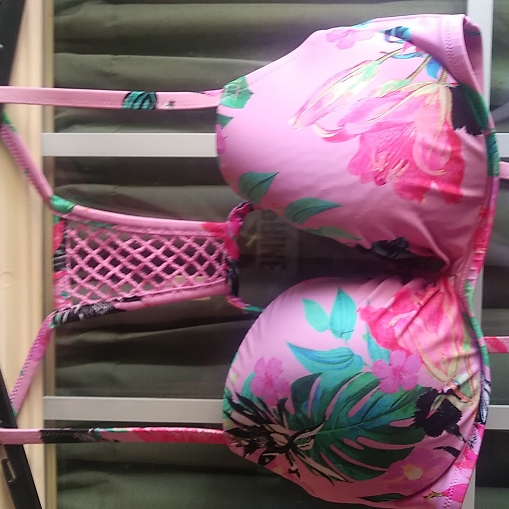 Shade & Shore 36D Bathing Suit Top.  J1